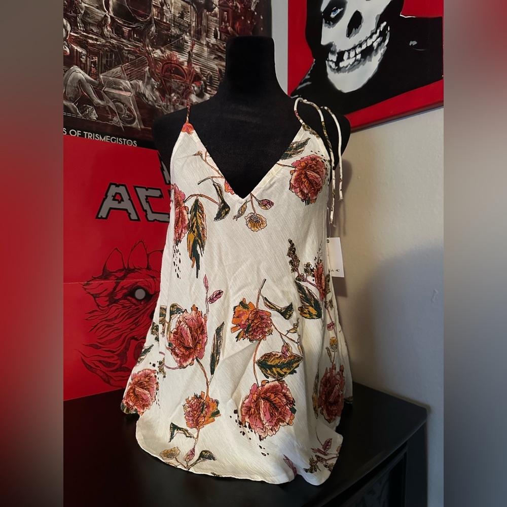 O’Neill floral topher tank. Small NWT